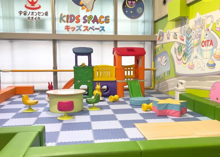 Oita Airport kids play area for children to enjoy before flights, family-friendly facilities in Oita, Japan
